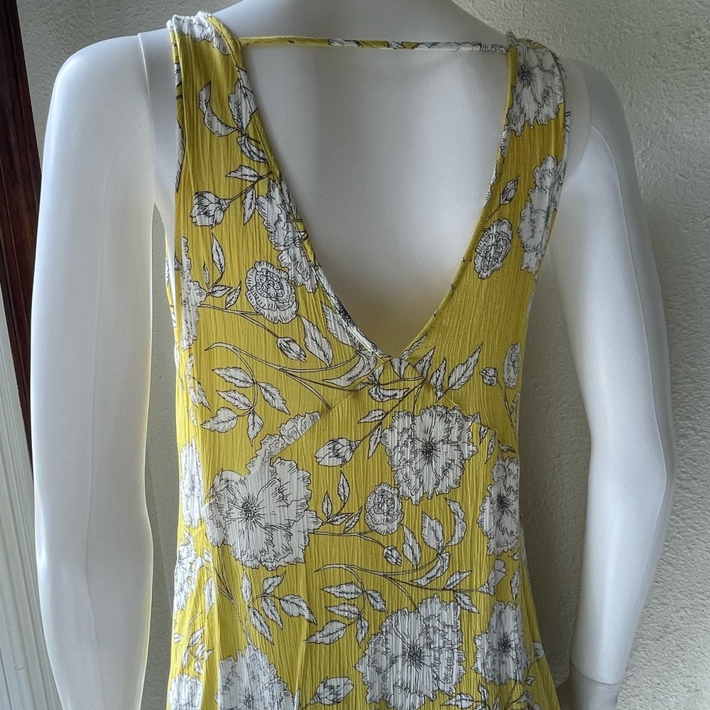 Lush Floral tank top - Picture 6 of 8